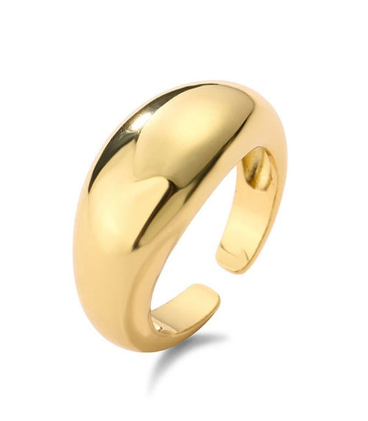 Smooth gold ring